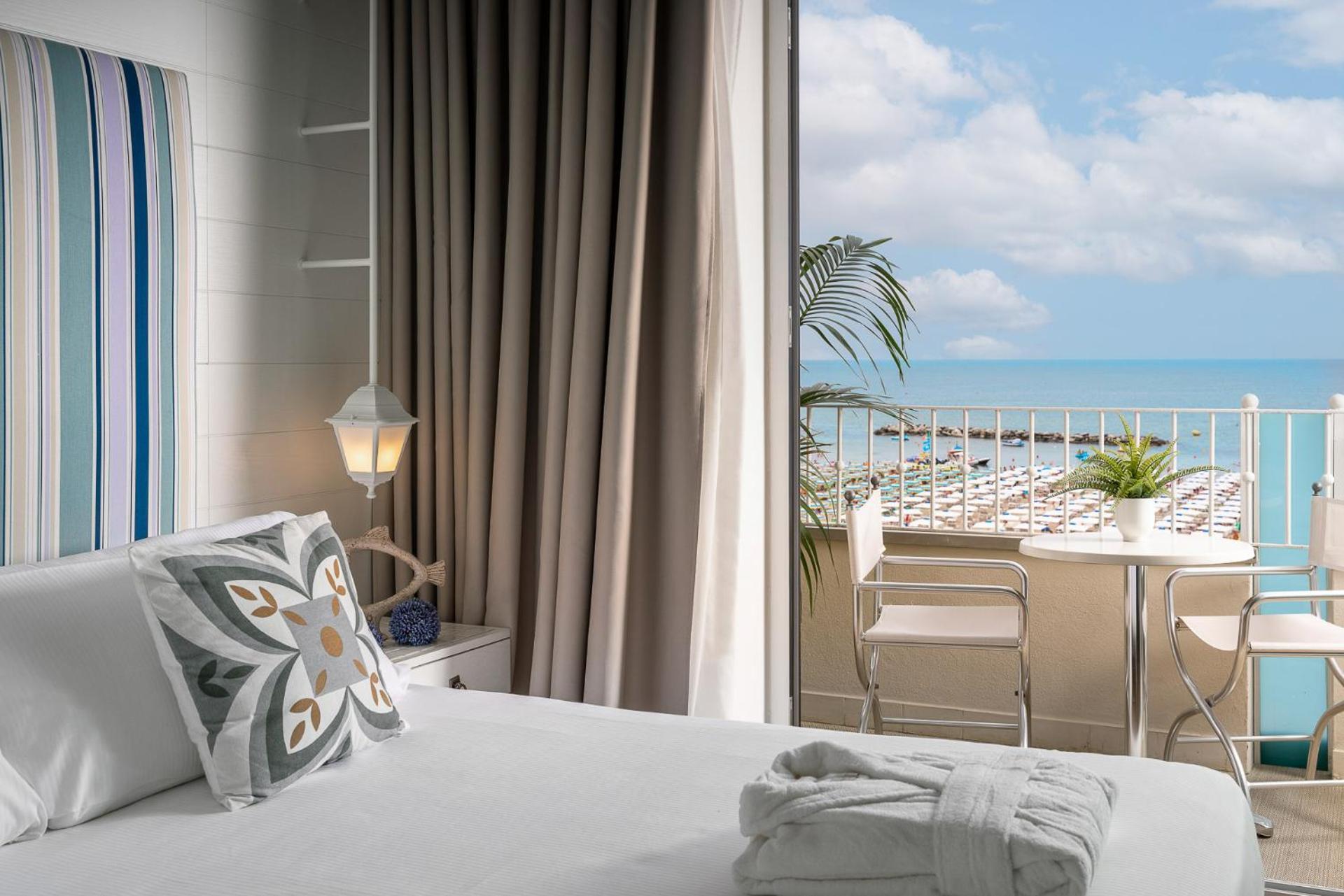 Luxor Beach Boutique Hotel Cattolica Luaran gambar